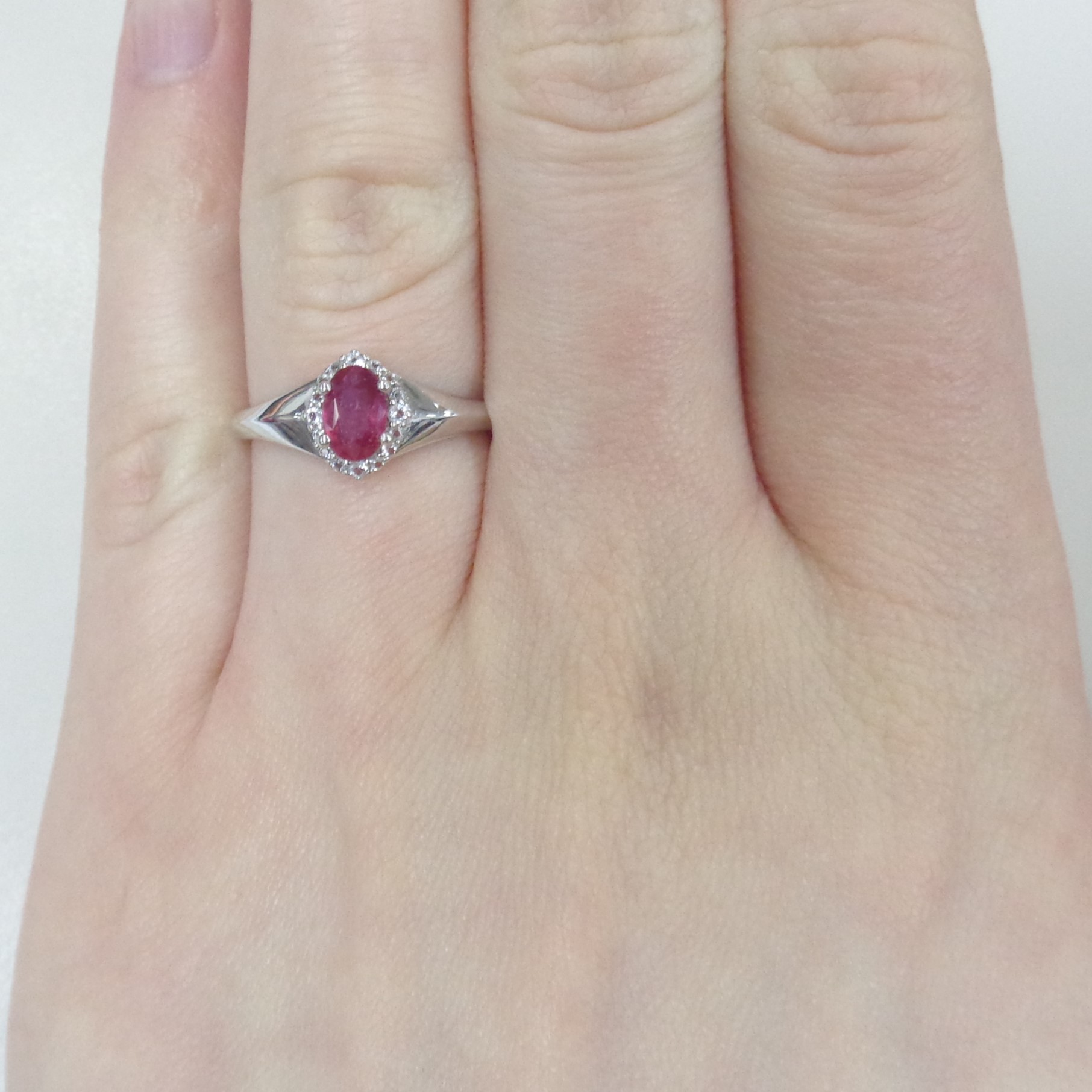 Серебряное кольцо с рубином